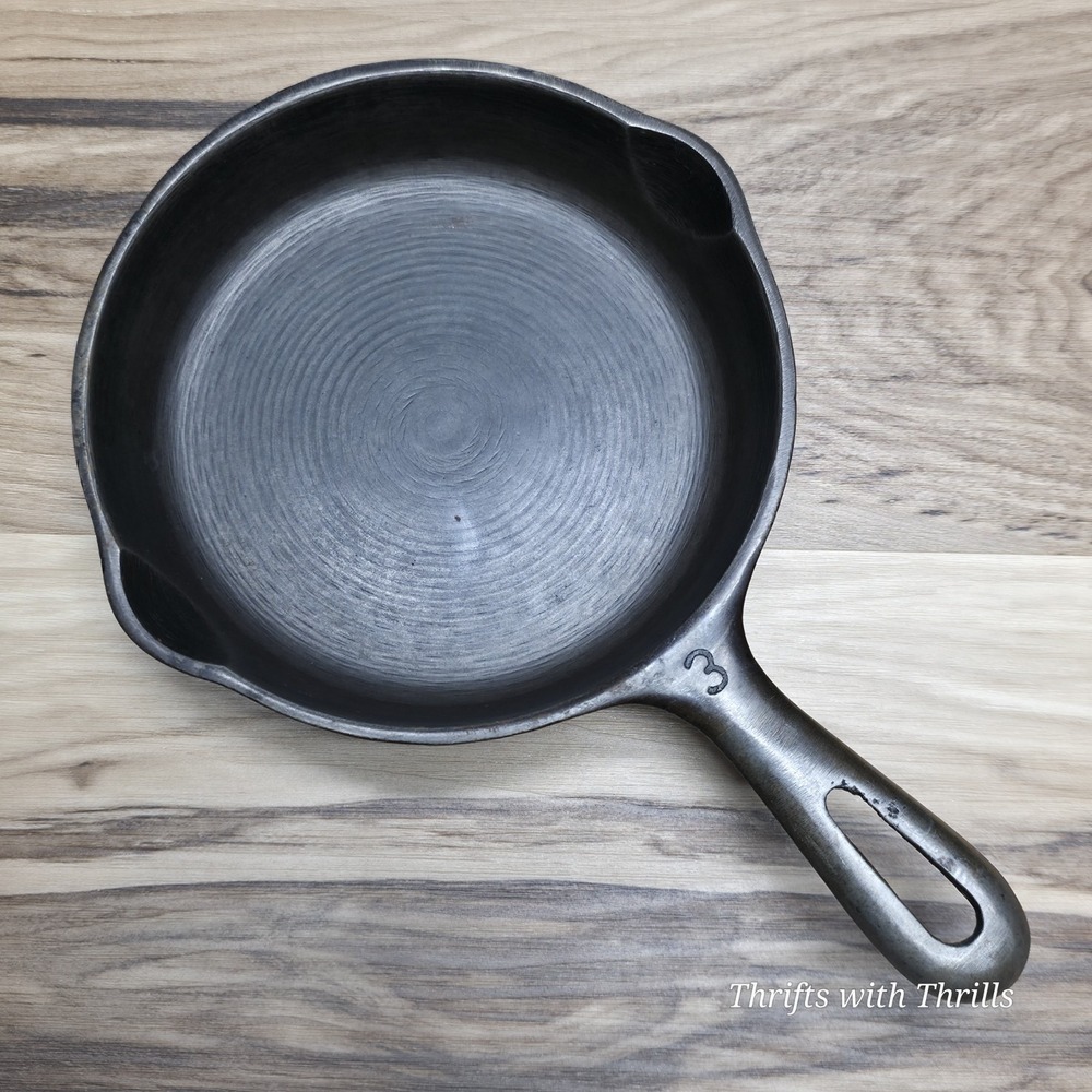 Vintage Wagner (Unmarked) Cast Iron Skillet #3 - 6 1/2" Skillet